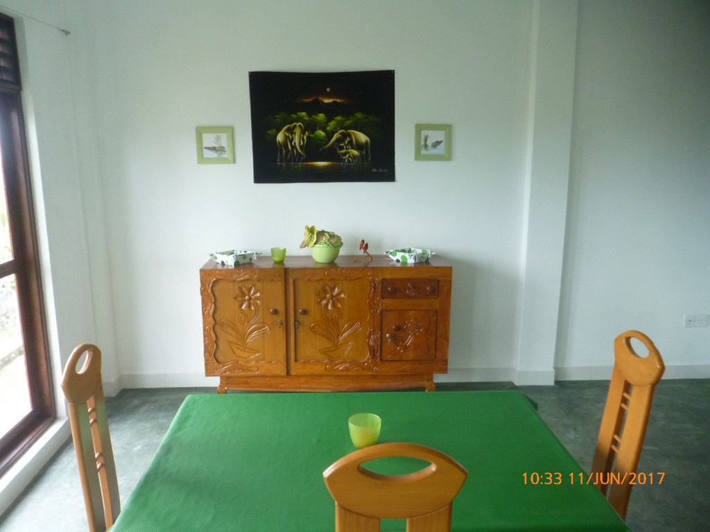 07Livingroom.JPG